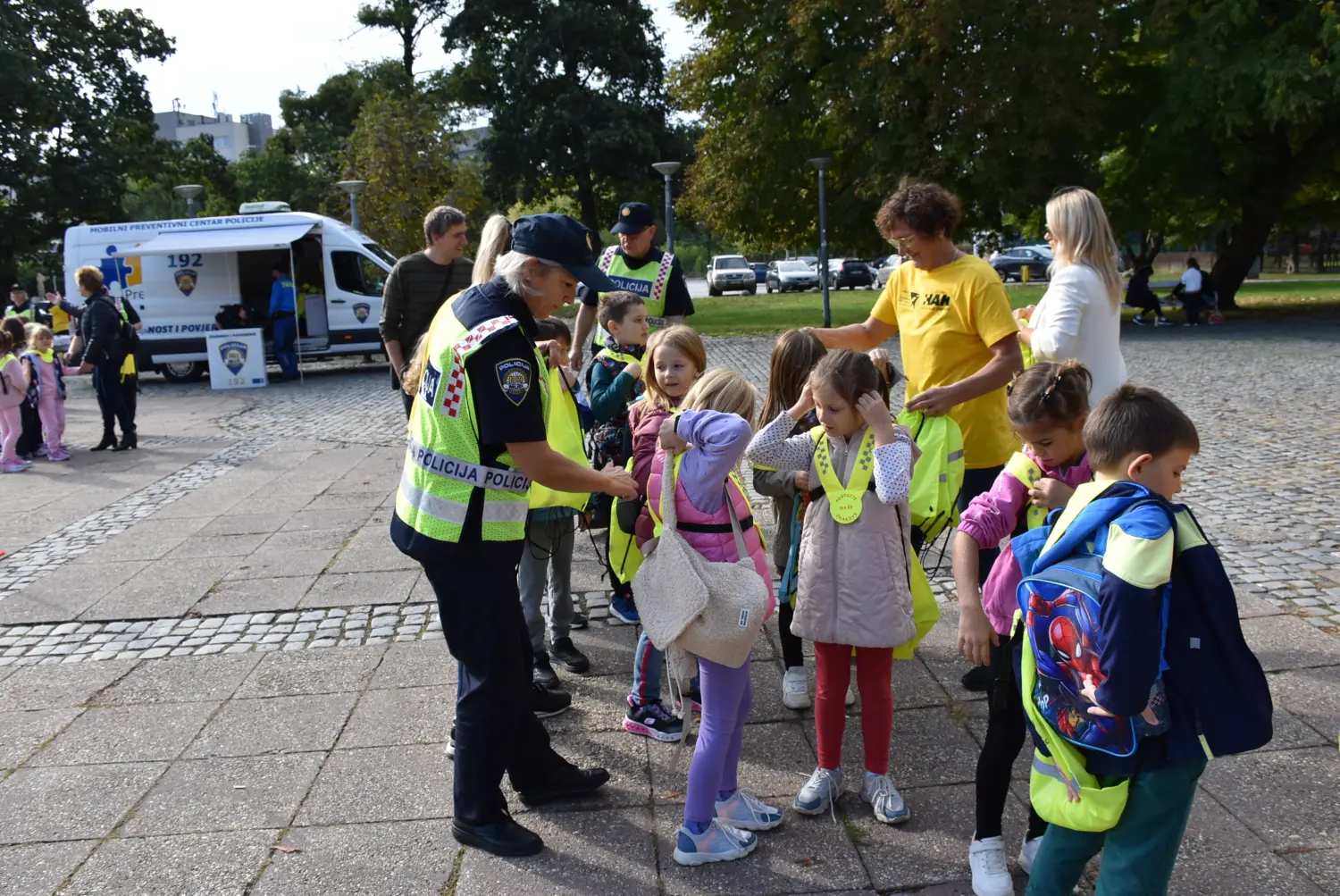 edukacija prvašića,sigurnost u prometu (1) edukacija prvašića,sigurnost u prometu (1)