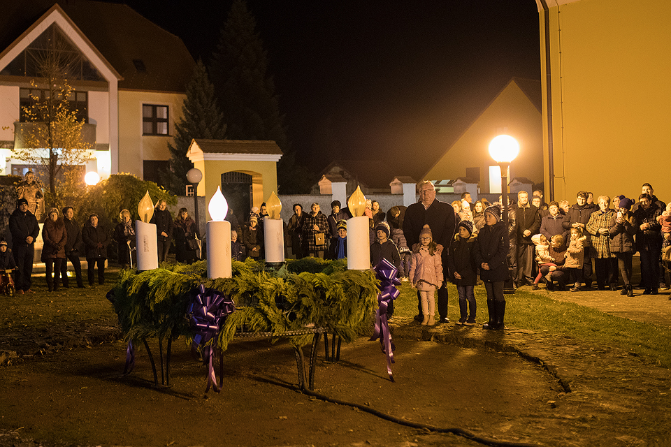 FOTO U Prelogu upaljena prva adventska svijeća!