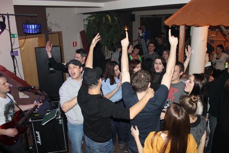 slika0055 Insomnia (Petak i subota, 22. i 23.2.2013 – Gloria Band)