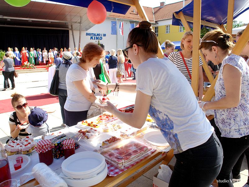 353815379dsc06236453840