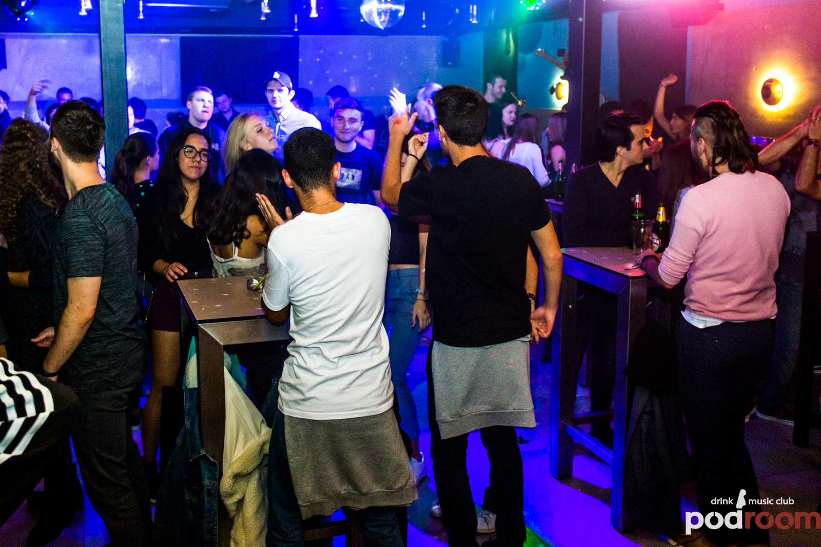 Podroom clubbing – DJ Yakka