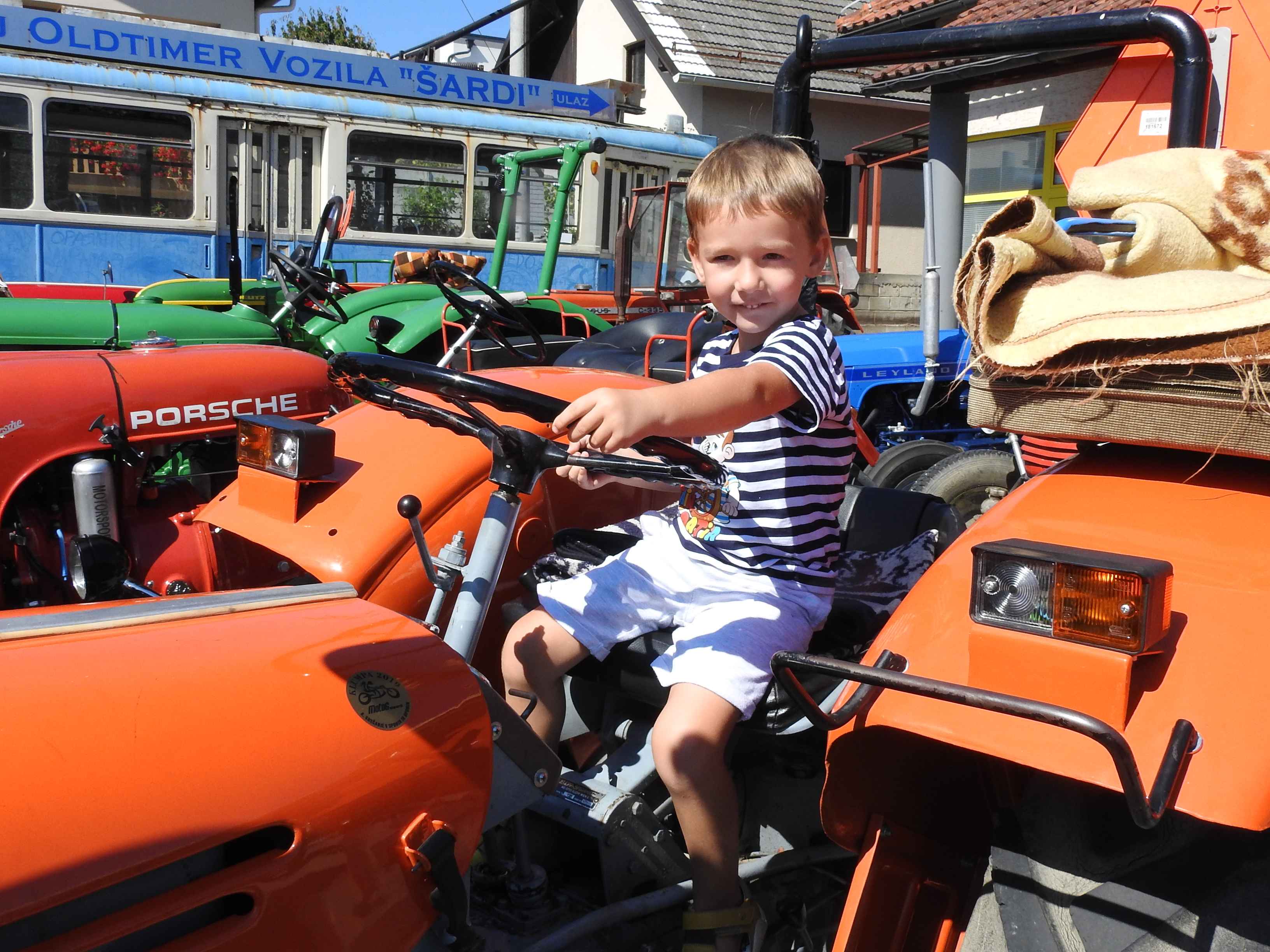 SELNICA Pogledajte kako je bilo na 17. susretu starih traktora