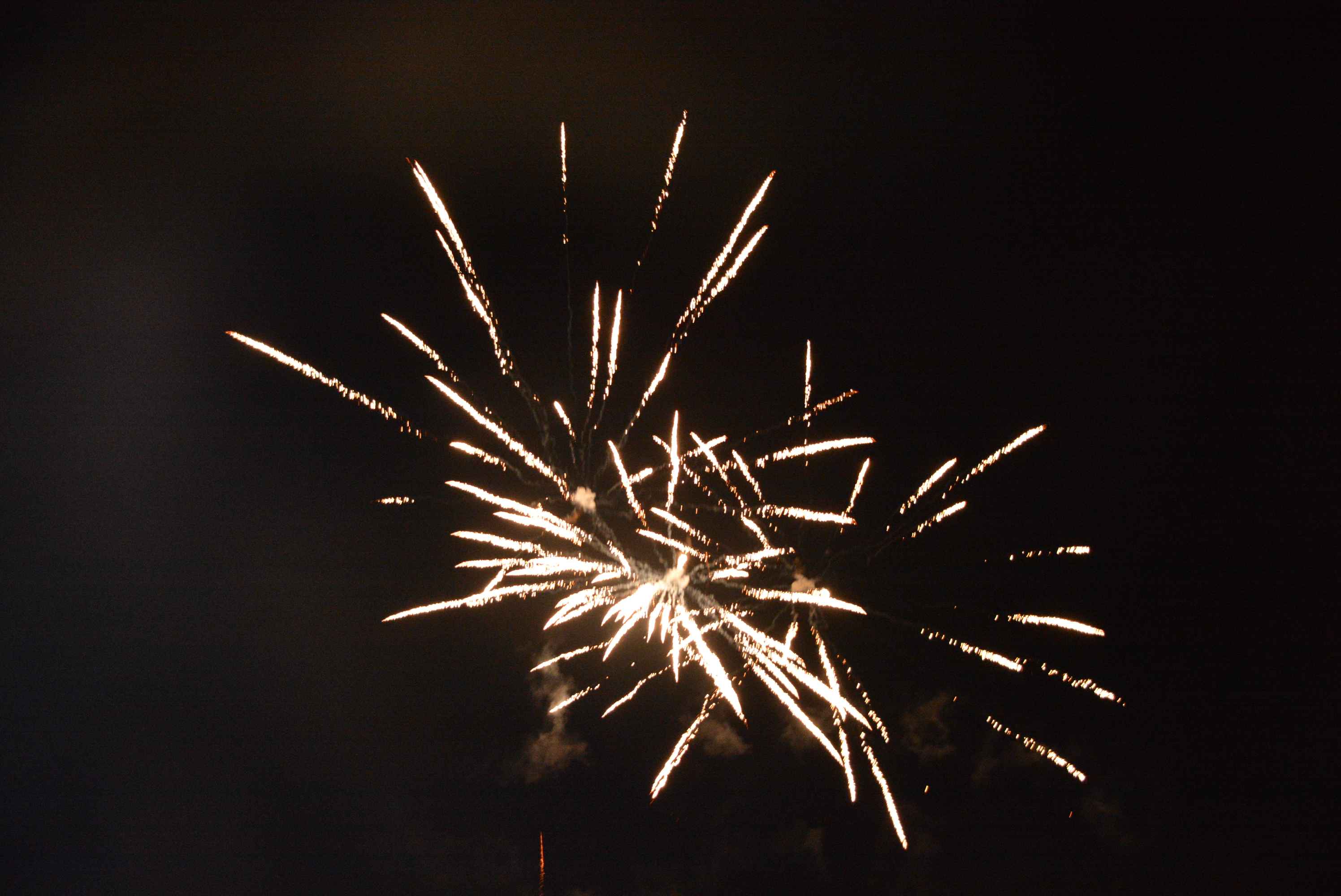 FOTO/VIDEO Čakovec veselo proslavio dolazak 2024. uz ritam ‘Noćne smjene’ i puni trg