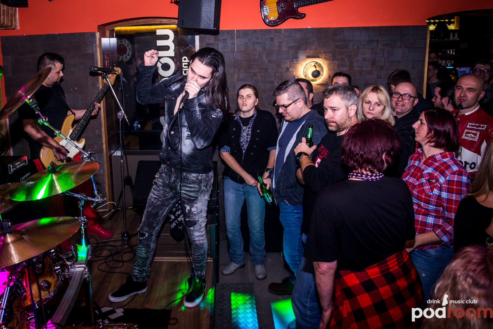 Crno Perje u Podroomu