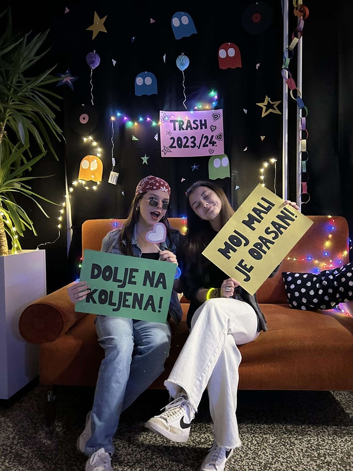 Gimnazijski Trash party