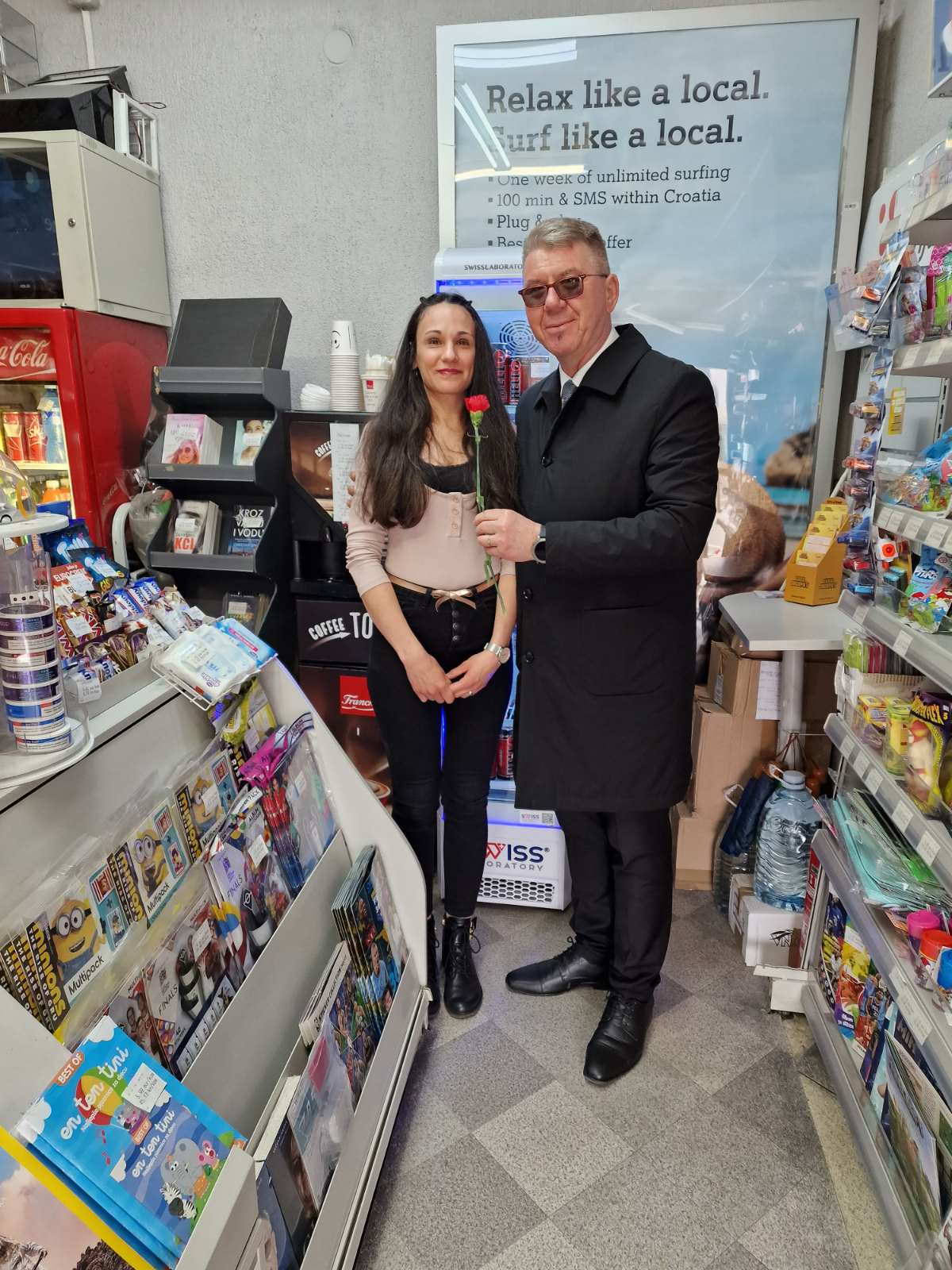 Gradonačelnik Dražen Srpak darivao žene na njihovim radnim mjestima