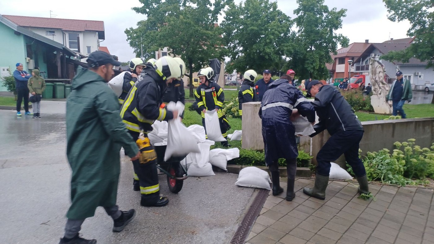 MURSKO SREDIŠĆE Gradonačelnik Srpak: ‘Nadamo se najboljem, ali pred nama je duga noć’ MURSKO SREDIŠĆE Gradonačelnik Srpak: ‘Nadamo se najboljem, ali pred nama je duga noć’