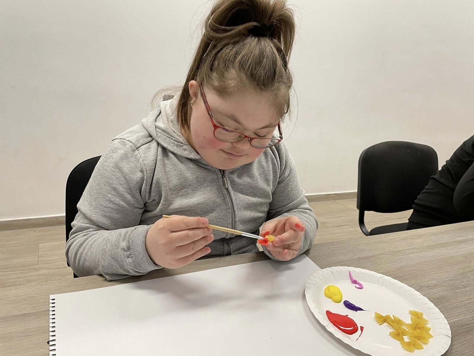 UDRUGA ZA SINDROM DOWN Djeca su na kreativnoj radionici crtala uz pomoć tjestenine