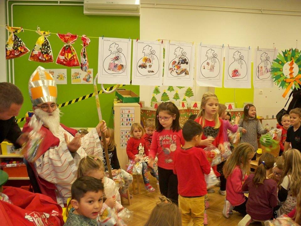 SVETI NIKOLA U DV KOTRIBA Tradicionalni blagdanski pohod vatrogasaca i nogometaša