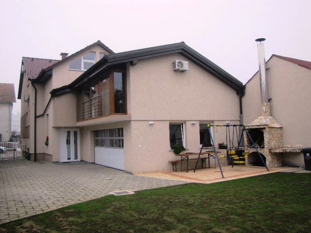 1526662563103570445823419844833