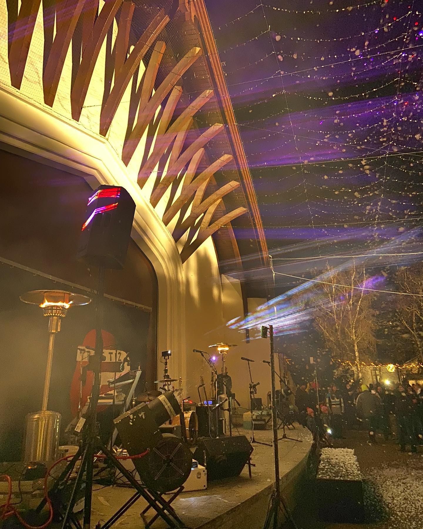 BEZ VATROMETA, ALI… U Lendavi u novu godinu ušli atraktivnim laserskim showom!