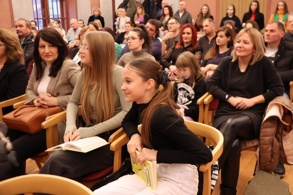 MLADI PISCI Predstavljen zbornik dječjih literarnih radova Tragovi budućnosti