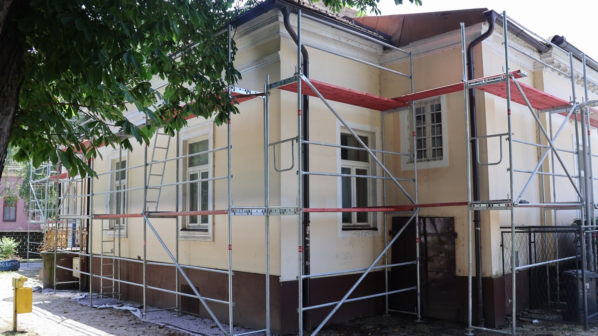 FOTO Potpisani Ugovori za sanaciju zgrade Feštetić i dvije ambulante bivšeg Doma zdravlja, projekti vrijedni približno 580 tisuća eura FOTO Potpisani Ugovori za sanaciju zgrade Feštetić i dvije ambulante bivšeg Doma zdravlja, projekti vrijedni približno 580 tisuća eura