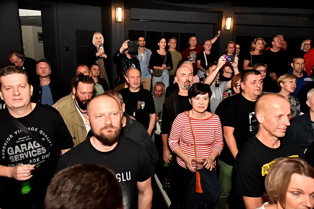 električni orgazam (10) električni orgazam (10)