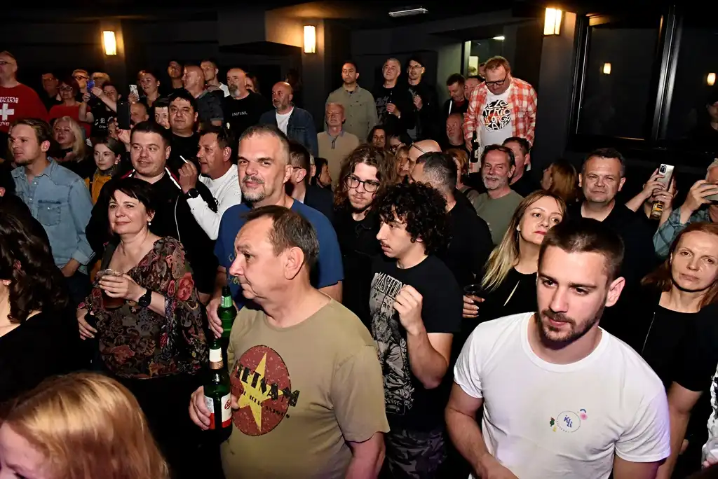 električni orgazam (11) električni orgazam (11)