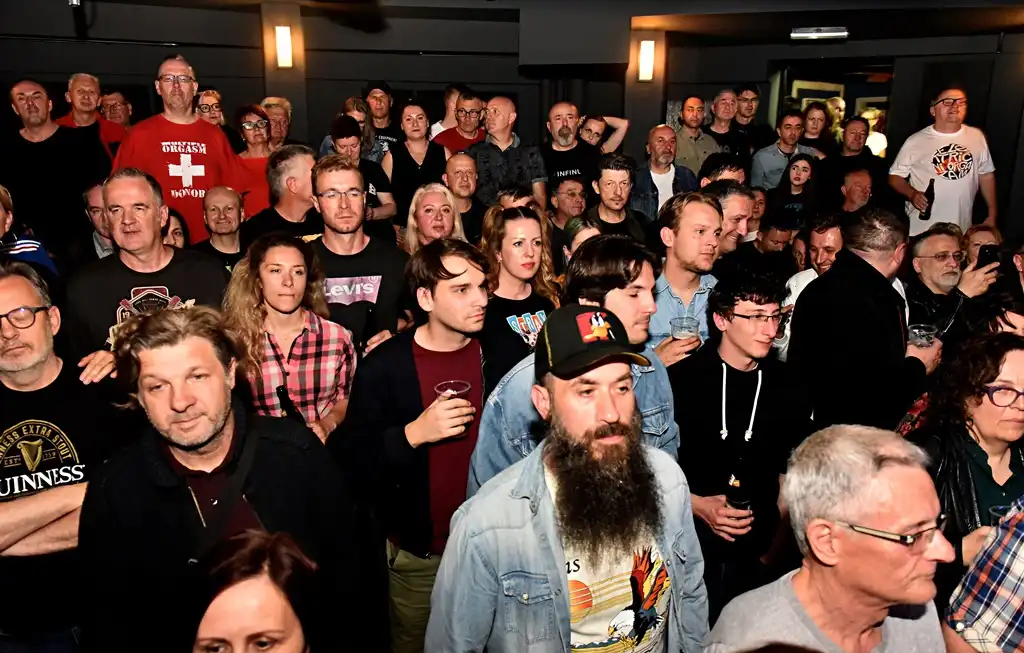 električni orgazam (12) električni orgazam (12)