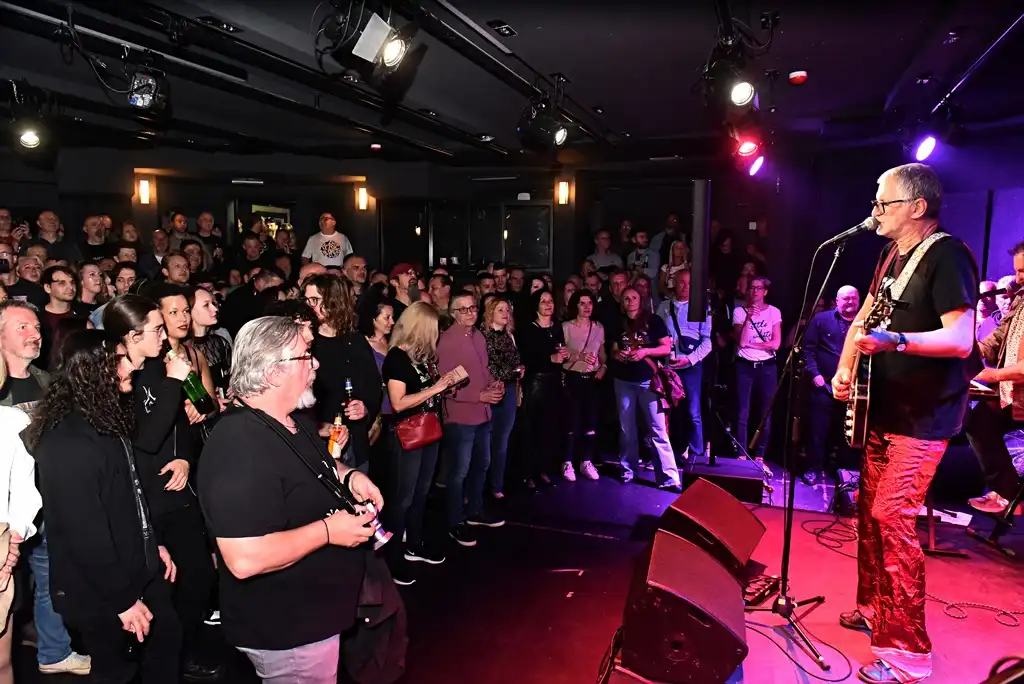 električni orgazam (14) električni orgazam (14)