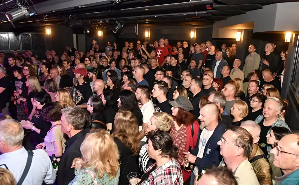 električni orgazam (17) električni orgazam (17)