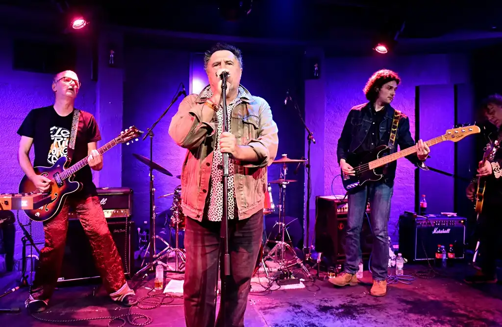 električni orgazam (18) električni orgazam (18)