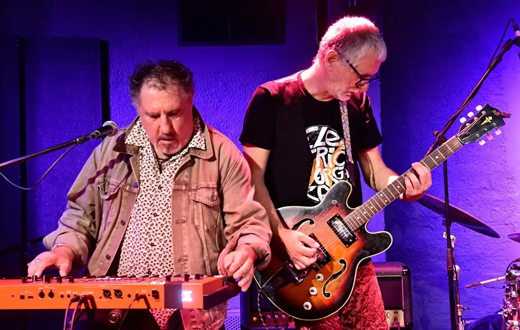 električni orgazam (19) električni orgazam (19)