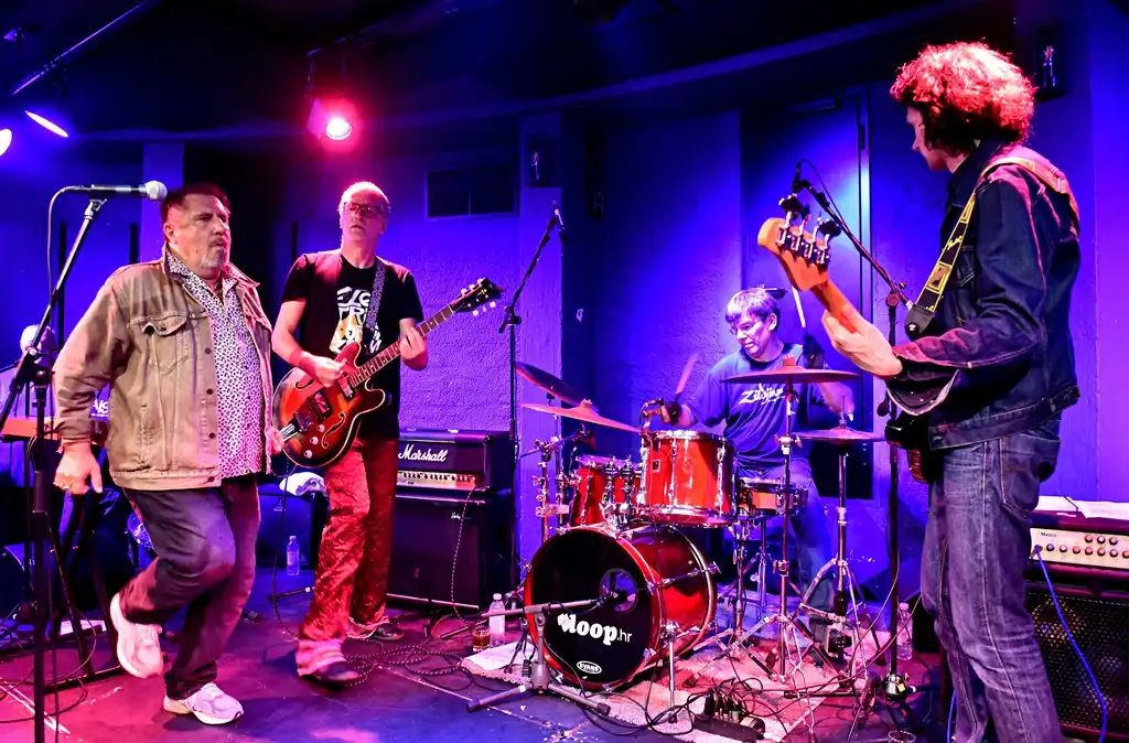 električni orgazam (22) električni orgazam (22)