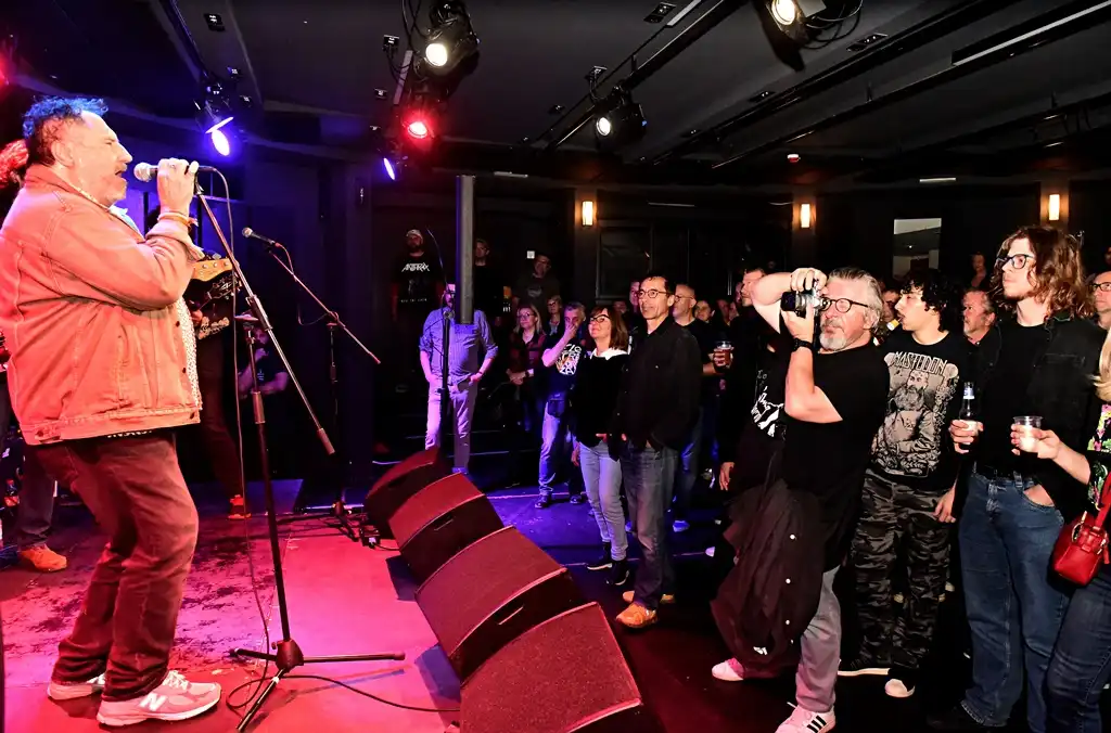 električni orgazam (23) električni orgazam (23)