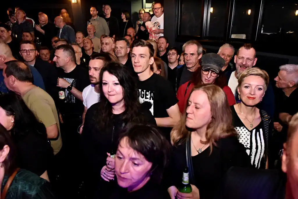 električni orgazam (24) električni orgazam (24)