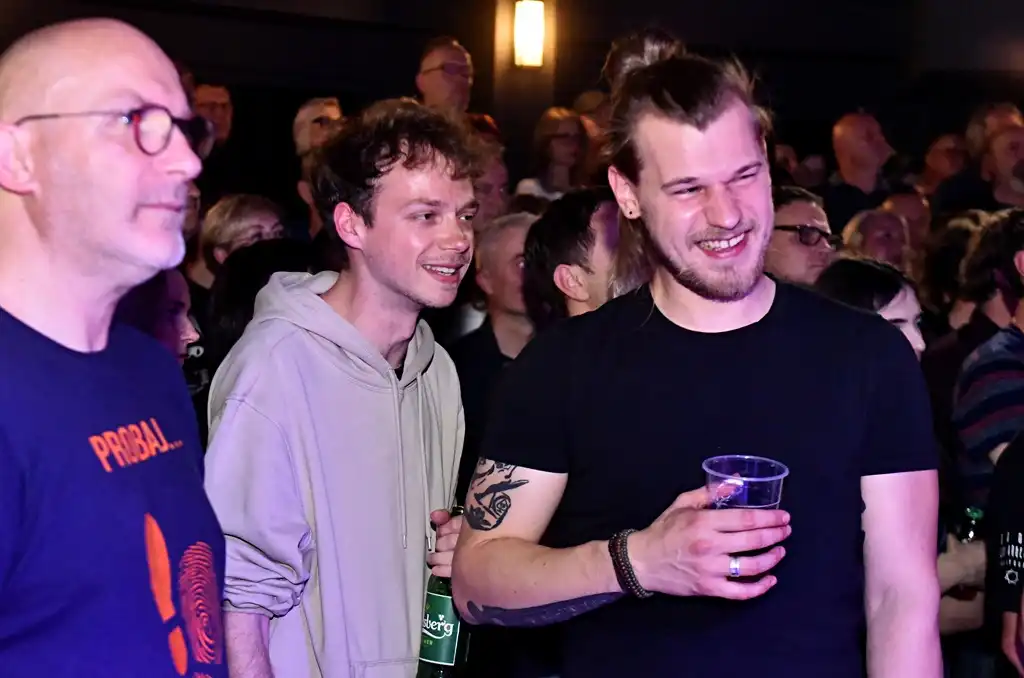 električni orgazam (4) električni orgazam (4)