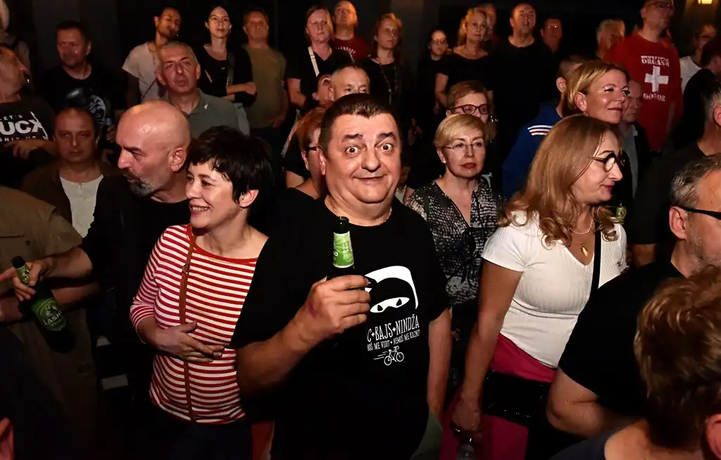 električni orgazam (6) električni orgazam (6)