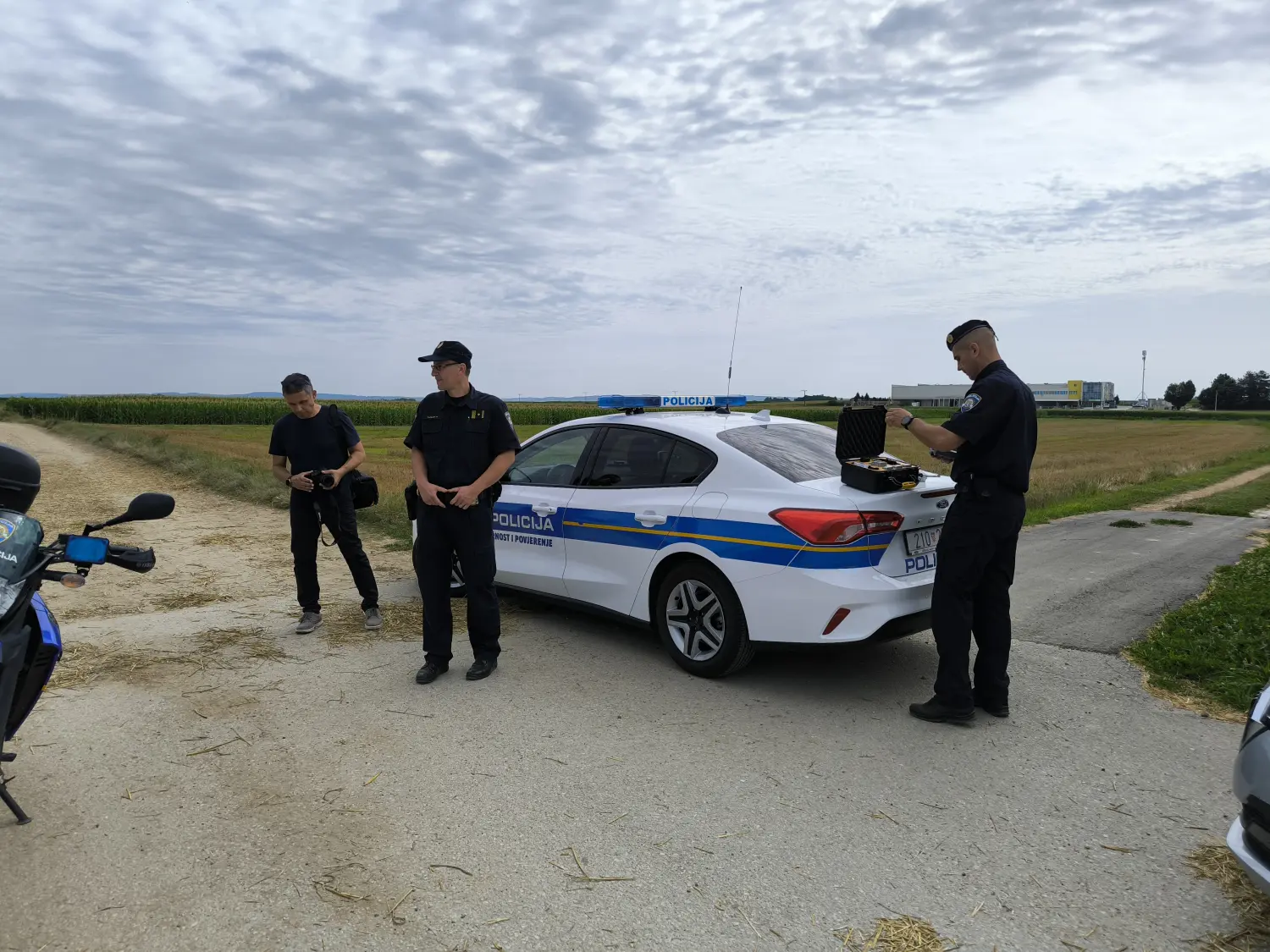 elktrična ptica,dron,belica,gardinovec (7) elktrična ptica,dron,belica,gardinovec (7)