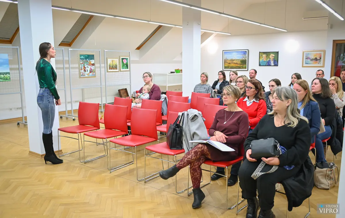 esmeralda slaviček (1) esmeralda slaviček (1)