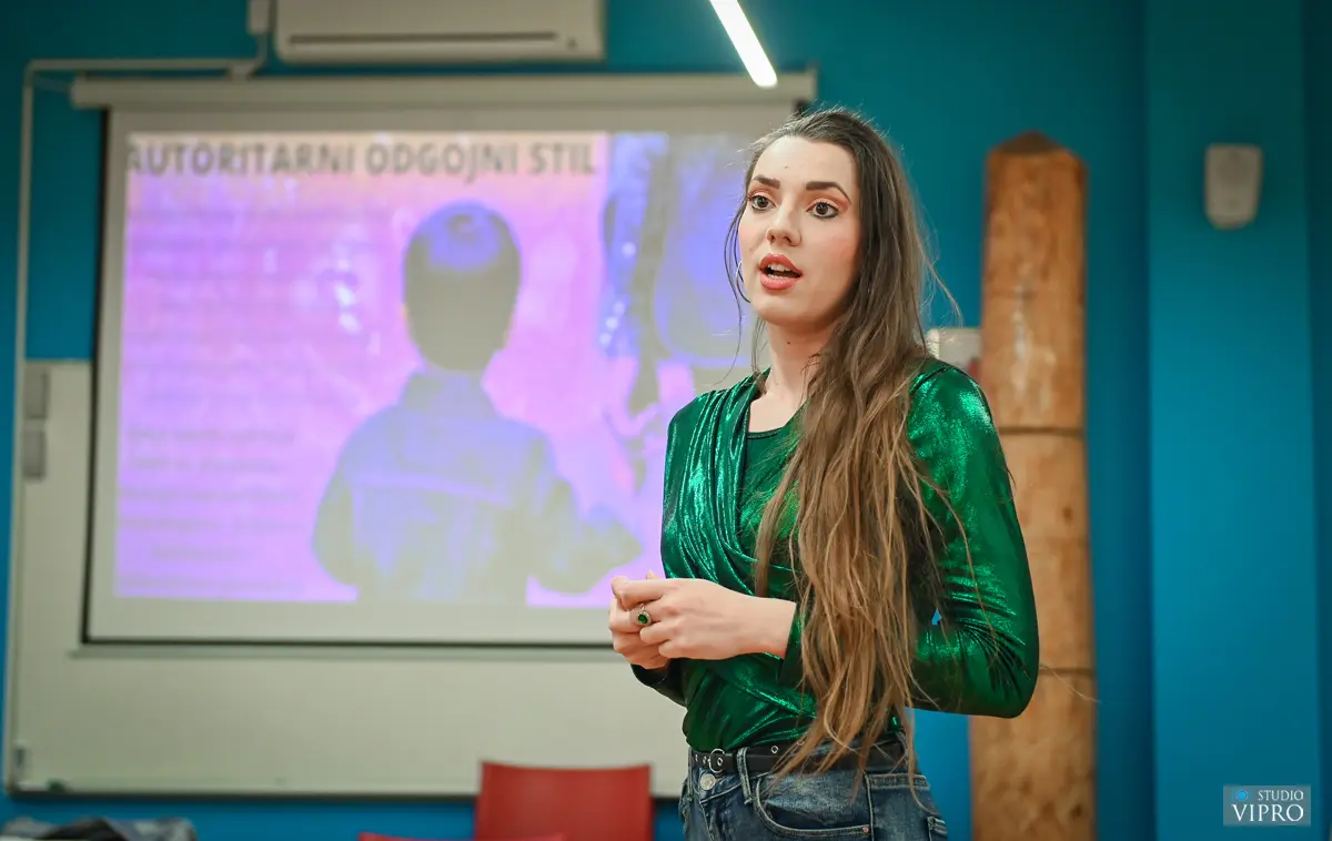 esmeralda slaviček (2) esmeralda slaviček (2)