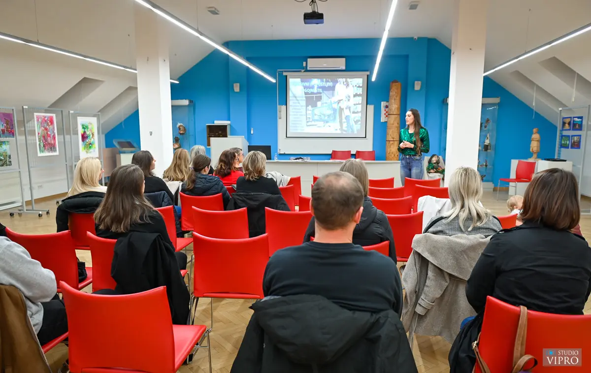 esmeralda slaviček (4) esmeralda slaviček (4)