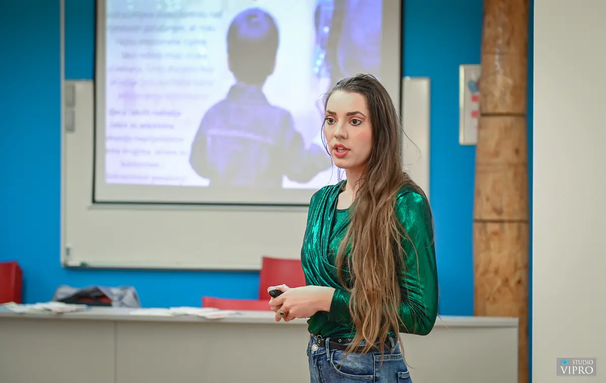 esmeralda slaviček (5) esmeralda slaviček (5)