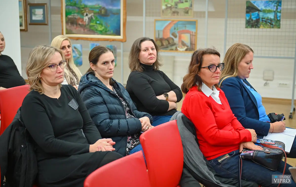 esmeralda slaviček (6) esmeralda slaviček (6)