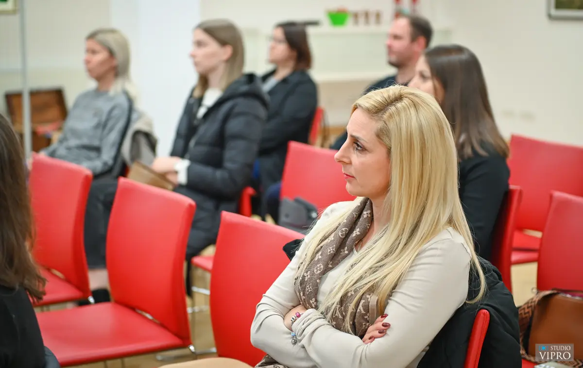 esmeralda slaviček (7) esmeralda slaviček (7)