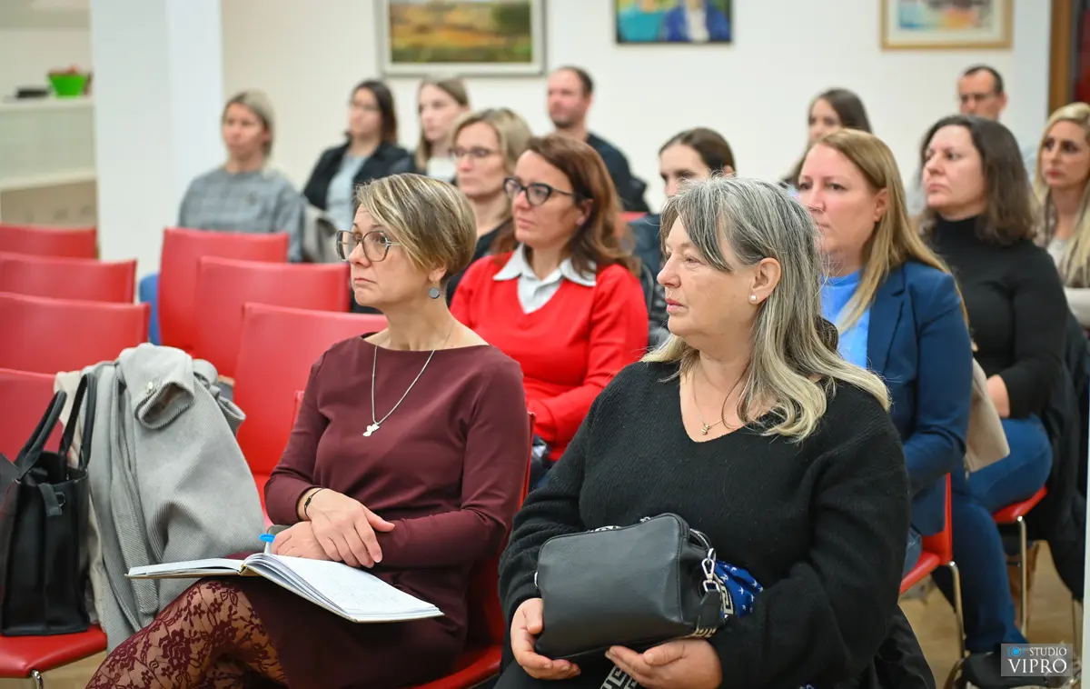 esmeralda slaviček (8) esmeralda slaviček (8)