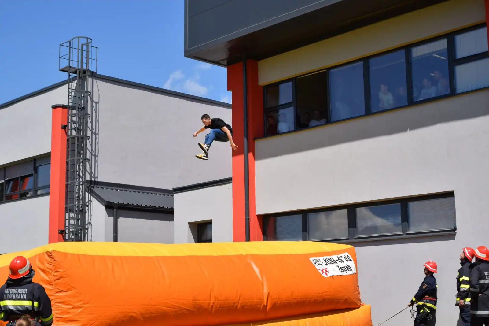 evakuacijska vježba donja dubrava,oš,vrtićdvd donja dubrava (6)