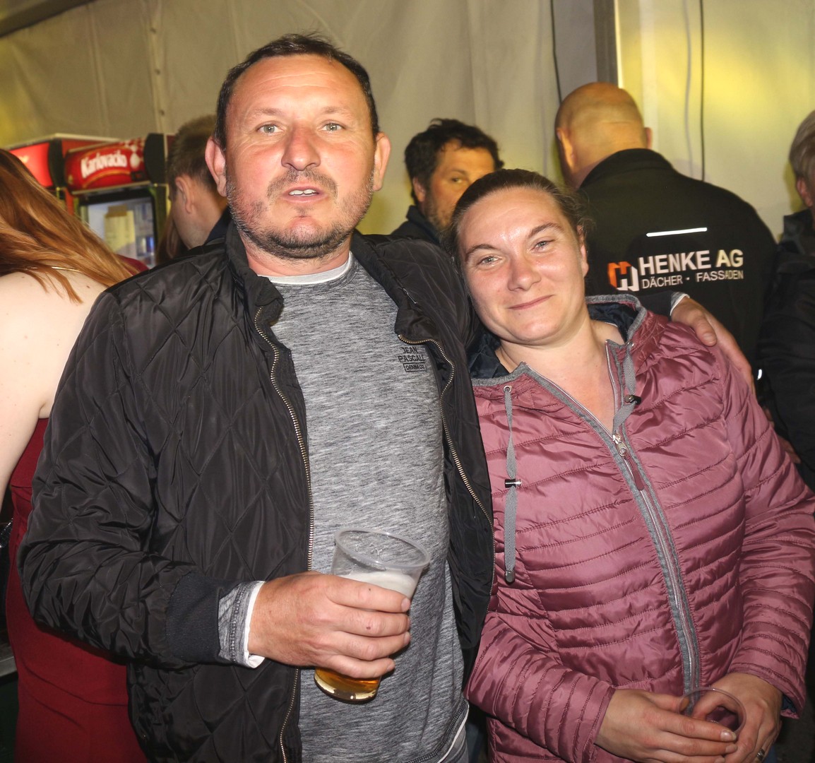 Raspjevana atmosfera u Šampionu na koncertu Zlatka Pejakovića