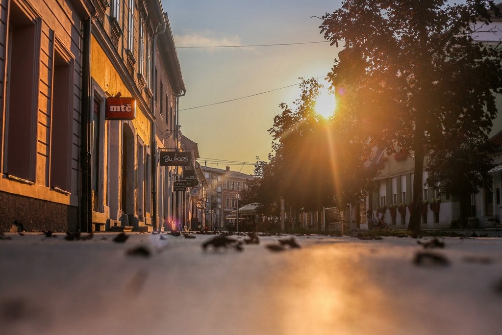 Šetnja gradom uz čarobne efekte zlatnog sata
