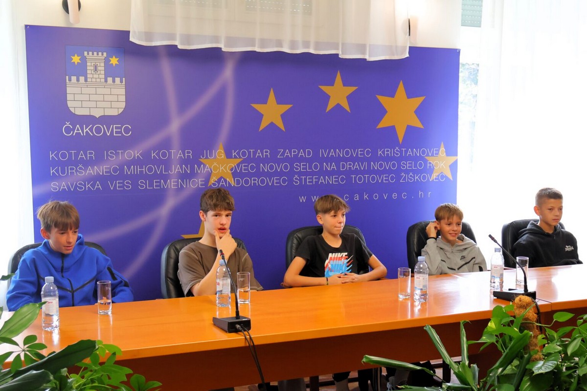 VELIK USPJEH Zlatni nogometaši iz I. osnovne škole Čakovec na prijemu kod gradonačelnice VELIK USPJEH Zlatni nogometaši iz I. osnovne škole Čakovec na prijemu kod gradonačelnice