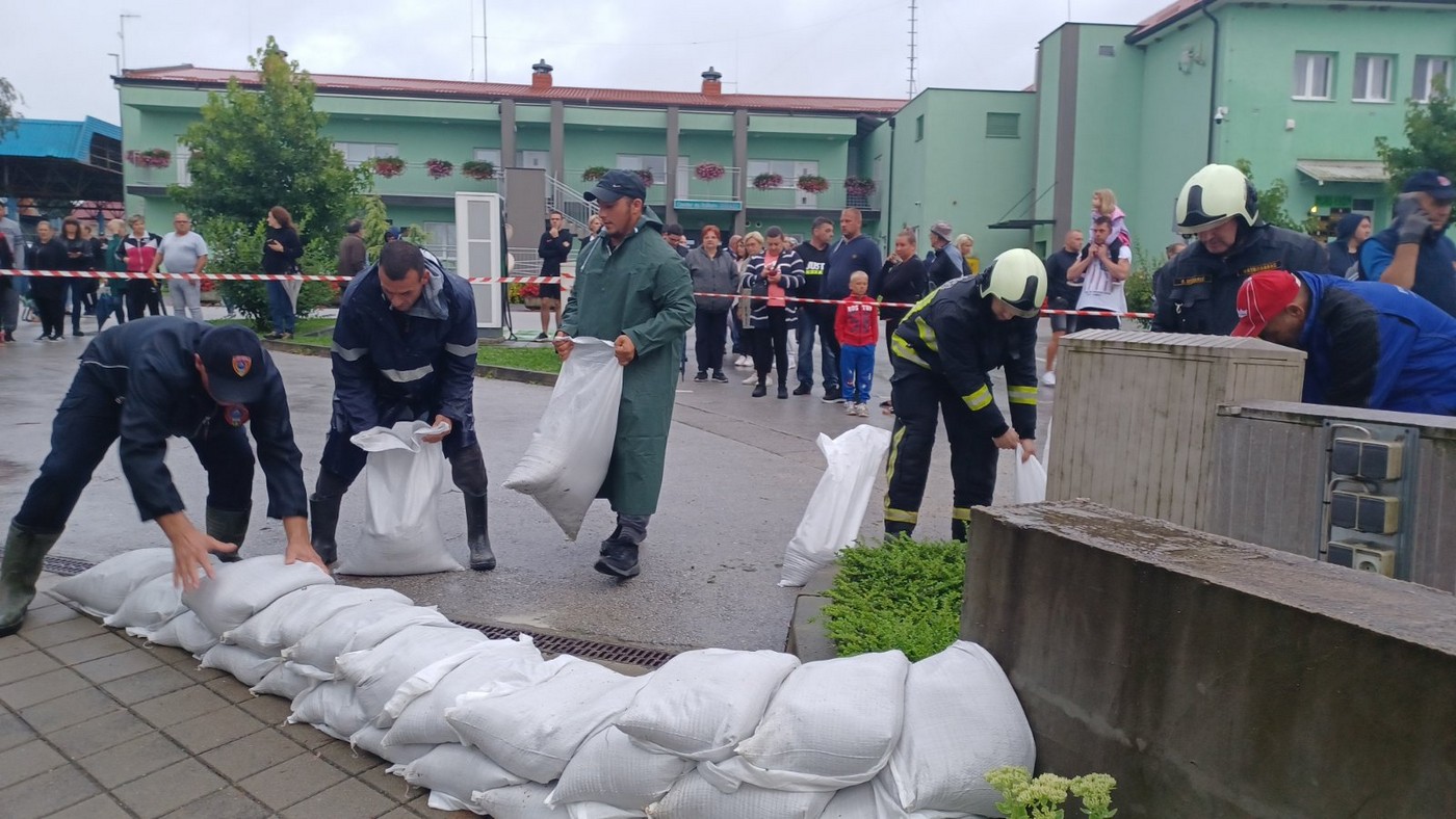 MURSKO SREDIŠĆE Gradonačelnik Srpak: ‘Nadamo se najboljem, ali pred nama je duga noć’ MURSKO SREDIŠĆE Gradonačelnik Srpak: ‘Nadamo se najboljem, ali pred nama je duga noć’