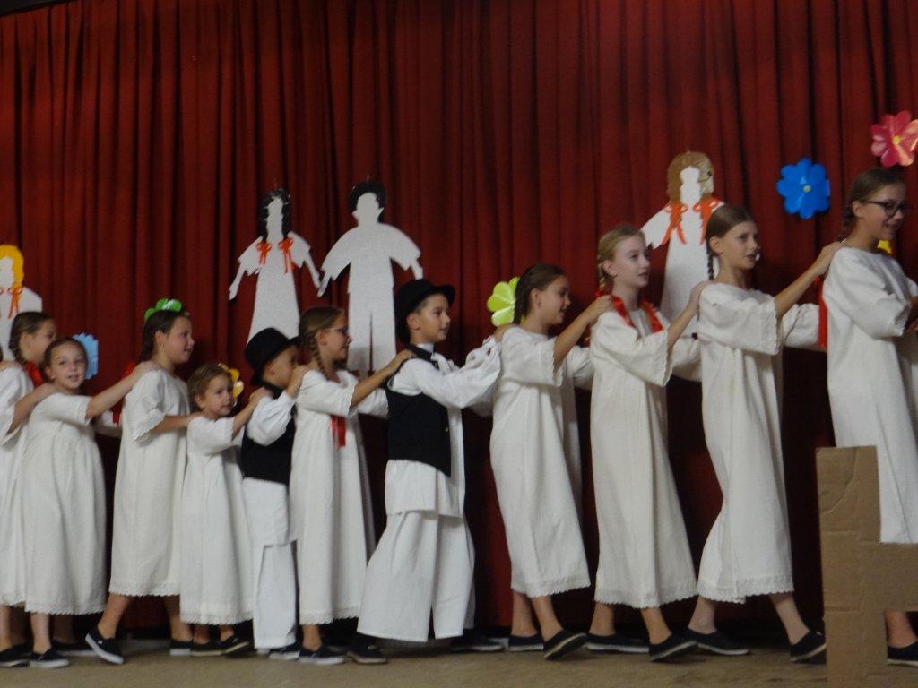 Prvi dječji folklorni susreti u Žiškovcu