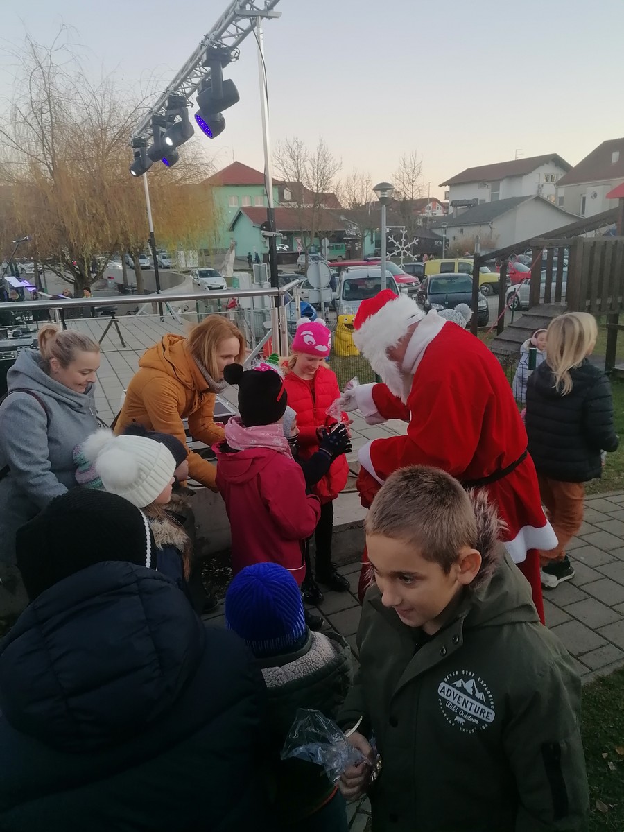 FOTO Za kraj posljednjeg vikenda Adventa u gradu rudara održan i Božićni sajam i koncert Žige