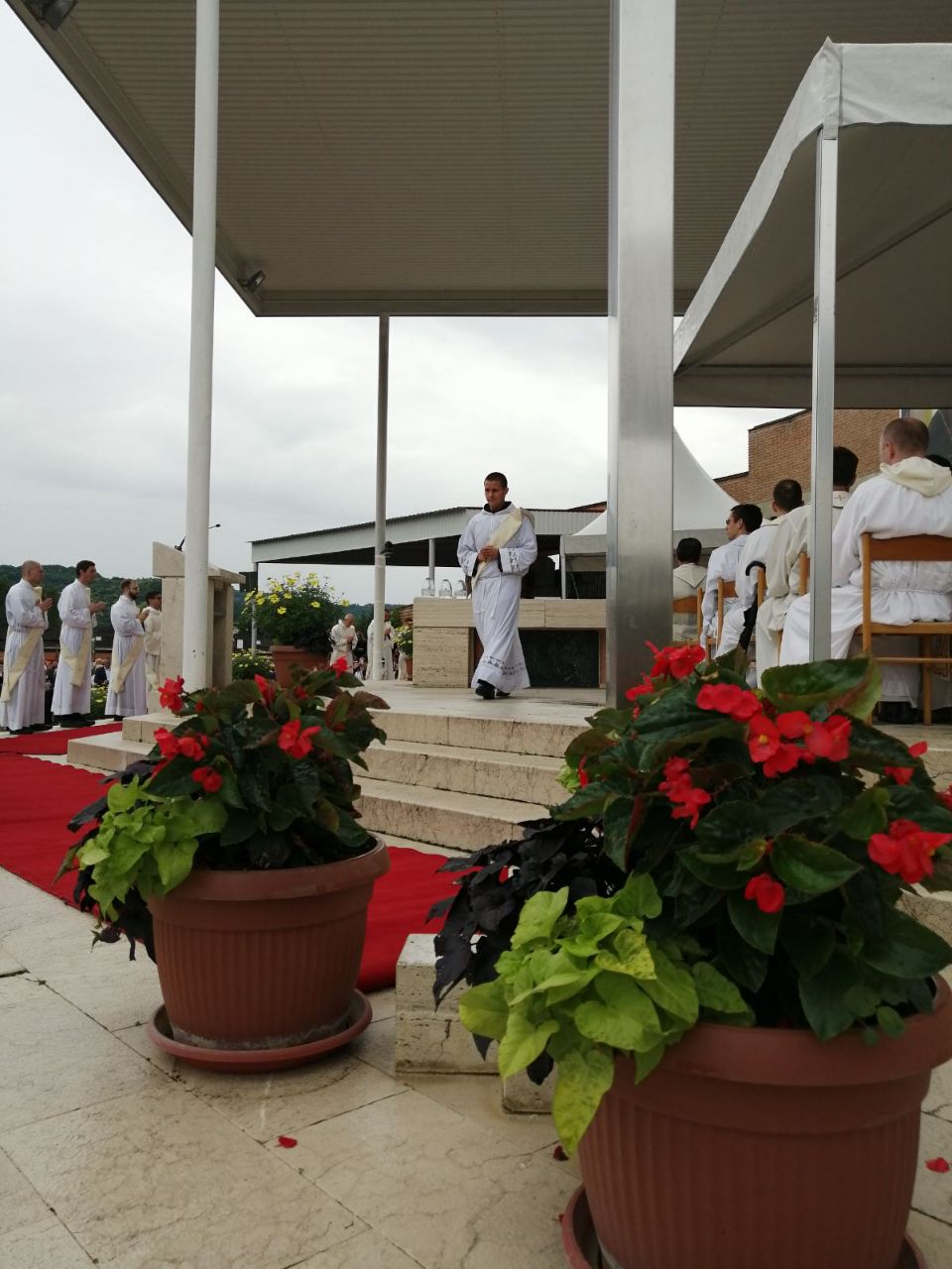 PONOS OBITELJI SEDLAR Za svećenika franjevca zaređen je drugi sin, Fra David Sedlar