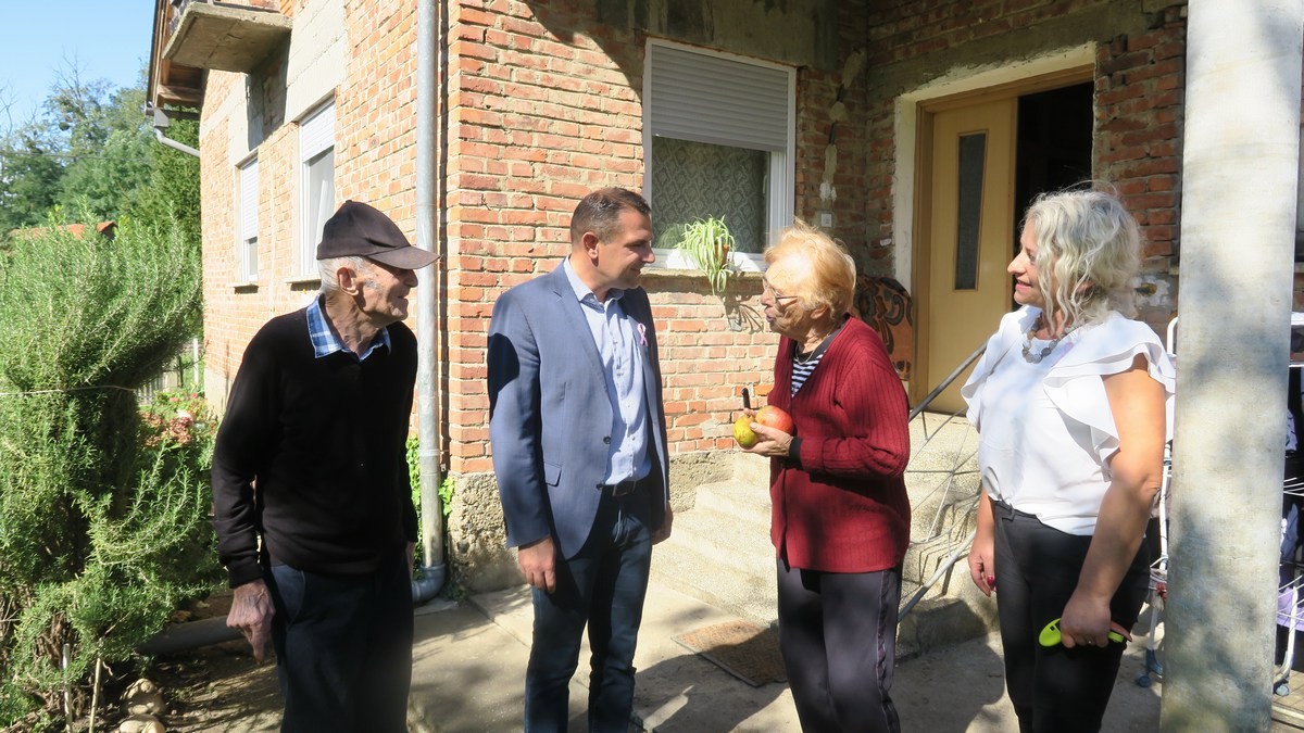 Župan Posavec obišao obišao starije građane povodom Međunarodnog dana starijih osoba