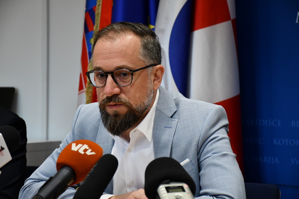 BESPOVRATNA SREDSTVA Za obnovljive izvore energije u obiteljskim kućama Međimurska županija osigurala 60.000 eura BESPOVRATNA SREDSTVA Za obnovljive izvore energije u obiteljskim kućama Međimurska županija osigurala 60.000 eura