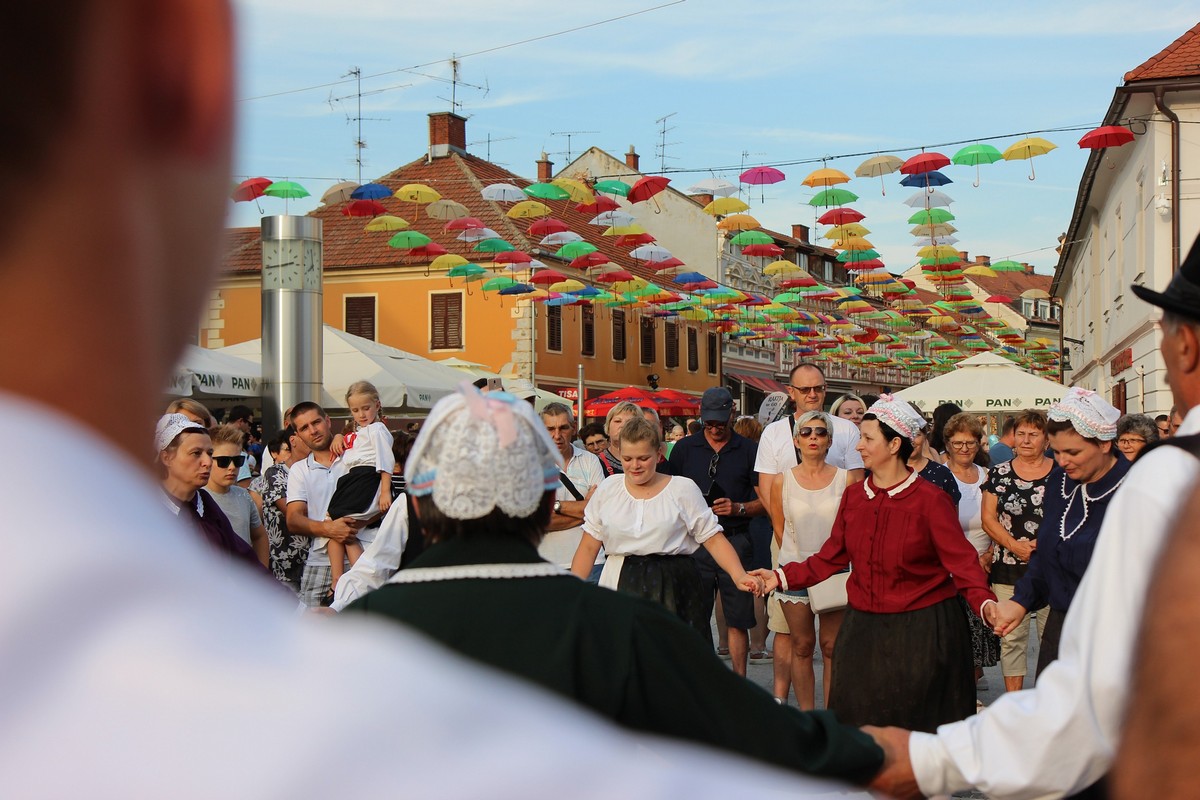 Tri međimurska KUD-a predstavila međimursku tradiciju na Porcijunkulovom