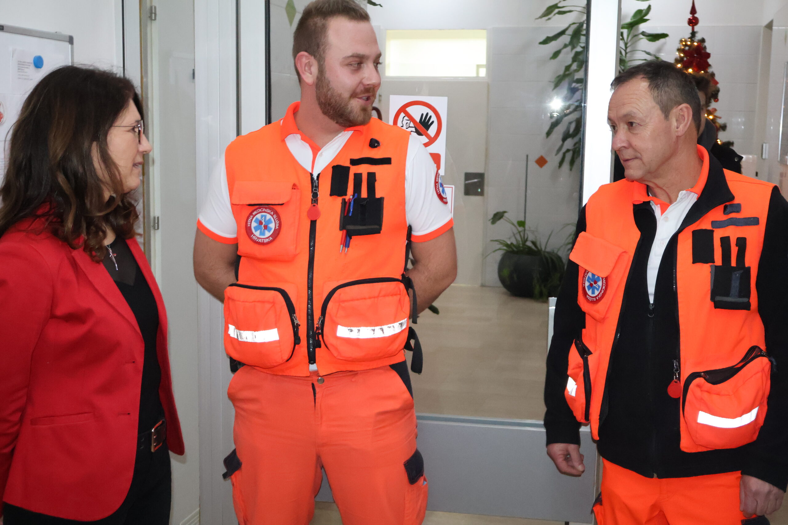 Gradonačelnica Cividini i župan Posavec obišli dežurne službe u novogodišnjoj noći