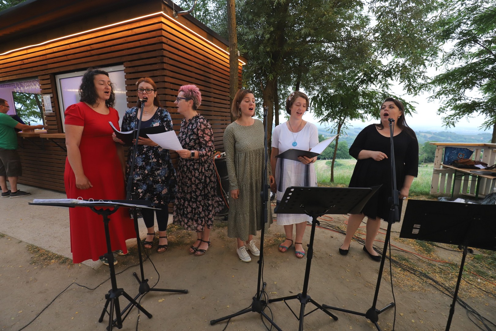 PRIZOR KOJI SE PAMTI Doček prvih zraka ljetnog sunca na Mađerkinom bregu nikog nije ostavio ravnodušnim PRIZOR KOJI SE PAMTI Doček prvih zraka ljetnog sunca na Mađerkinom bregu nikog nije ostavio ravnodušnim